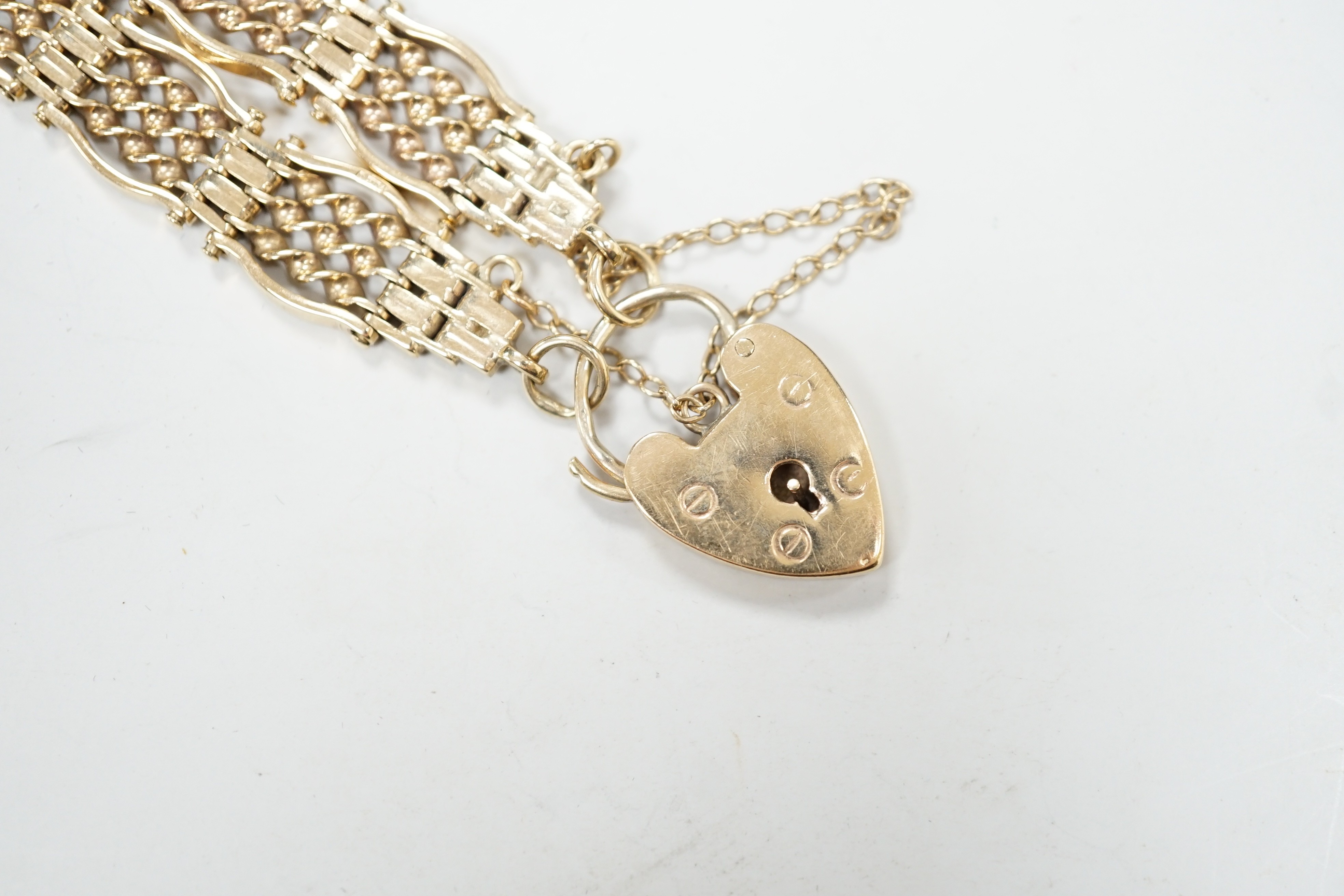 A modern 9ct. gold gate link bracelet, with heart shaped padlock clasp, approx. 16cm, 24 grams.